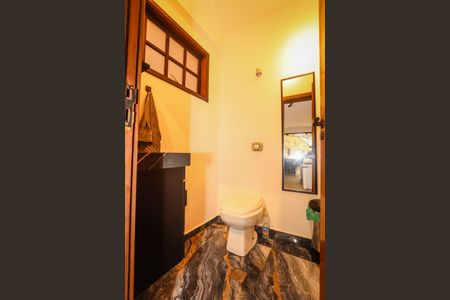 Casa à venda com 350m², 5 quartos e 5 vagasBanheiro de Serviço