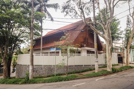 Casa à venda com 350m², 5 quartos e 5 vagasFachada