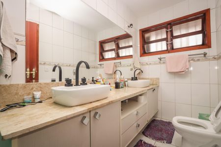 Casa à venda com 350m², 5 quartos e 5 vagasBanheiro da Suite