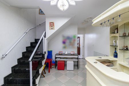 Casa para alugar com 200m², 3 quartos e 2 vagasSala