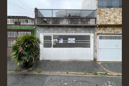 Casa para alugar com 200m², 3 quartos e 2 vagasFachada