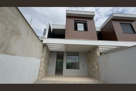Casa à venda com 146m², 3 quartos e 4 vagasVista