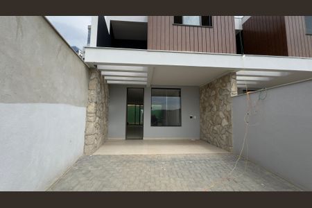 Casa à venda com 146m², 3 quartos e 4 vagasGaragem