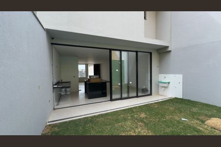 Casa à venda com 146m², 3 quartos e 4 vagasQuintal