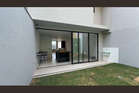 Casa à venda com 146m², 3 quartos e 4 vagasQuintal