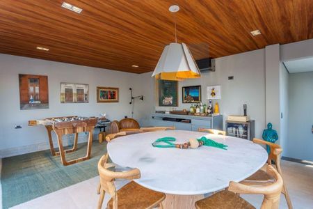 Apartamento à venda com 2 quartos, 213m² em Moema, São Paulo