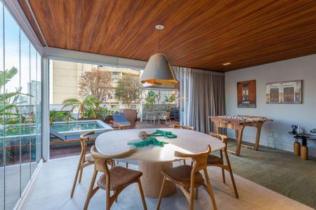 Apartamento à venda com 2 quartos, 213m² em Moema, São Paulo