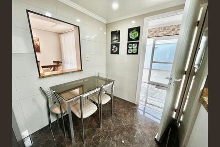 Casa à venda com 3 quartos, 209m² em Vila Carrão, São Paulo