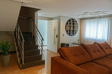 Casa à venda com 3 quartos, 209m² em Vila Carrão, São Paulo