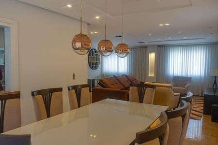 Casa à venda com 3 quartos, 209m² em Vila Carrão, São Paulo