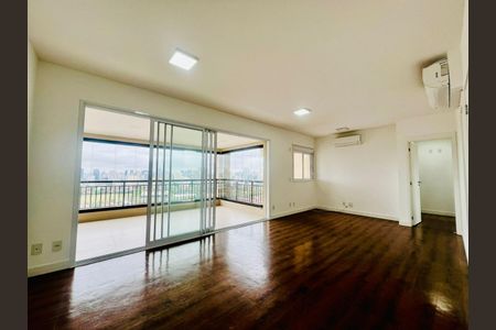 Apartamento à venda com 3 quartos, 136m² em Vila Olímpia, São Paulo