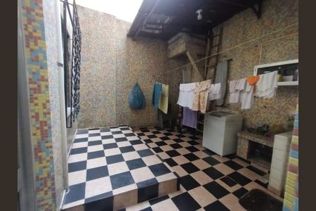 Casa à venda com 66m², 2 quartos e sem vaga