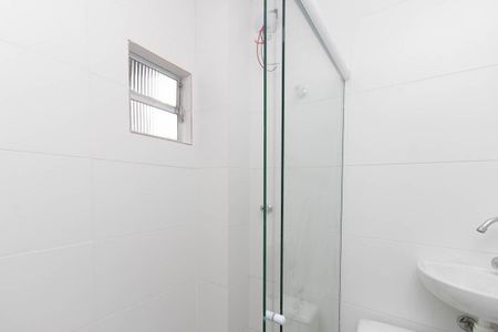 Banheiro Social de kitnet/studio para alugar com 1 quarto, 18m² em Vila Maria Baixa, São Paulo