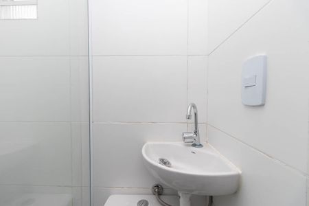 Banheiro Social de kitnet/studio para alugar com 1 quarto, 18m² em Vila Maria Baixa, São Paulo