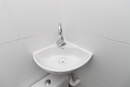 Banheiro Social de kitnet/studio para alugar com 1 quarto, 18m² em Vila Maria Baixa, São Paulo