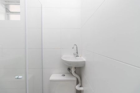 Banheiro Social de kitnet/studio para alugar com 1 quarto, 18m² em Vila Maria Baixa, São Paulo