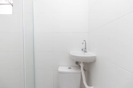 Banheiro Social de kitnet/studio para alugar com 1 quarto, 18m² em Vila Maria Baixa, São Paulo