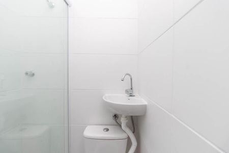 Banheiro Social de kitnet/studio para alugar com 1 quarto, 18m² em Vila Maria Baixa, São Paulo