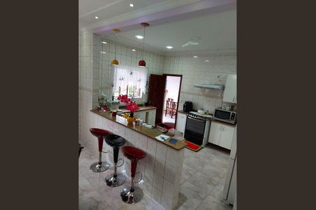 Casa à venda com 3 quartos, 168m² em Vila Lutécia, Santo André