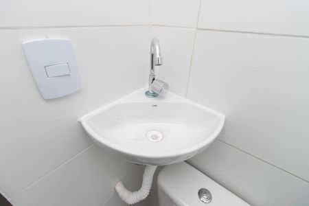 Banheiro de kitnet/studio para alugar com 1 quarto, 18m² em Vila Maria Baixa, São Paulo