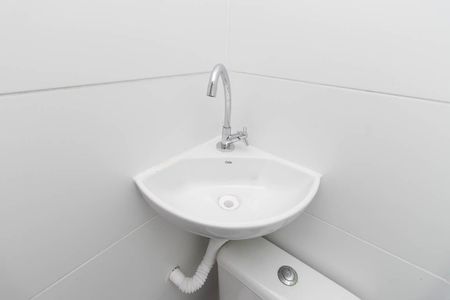 Banheiro de casa para alugar com 1 quarto, 18m² em Vila Maria Baixa, São Paulo