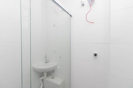 Banheiro de kitnet/studio para alugar com 1 quarto, 18m² em Vila Maria Baixa, São Paulo