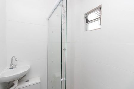 Banheiro de kitnet/studio para alugar com 1 quarto, 18m² em Vila Maria Baixa, São Paulo