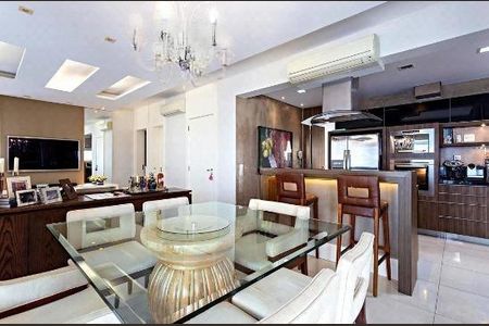 Apartamento à venda com 3 quartos, 132m² em Vila Olímpia, São Paulo