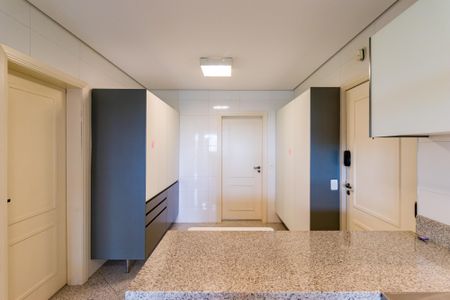 Apartamento à venda com 240m², 2 quartos e 5 vagas Apartamento à venda com 240m², 2 quartos e 5 vagasCozinha