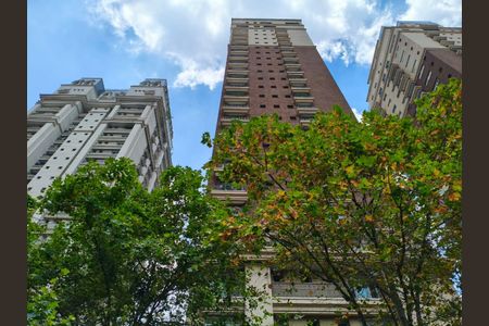 Apartamento à venda com 240m², 2 quartos e 5 vagas Apartamento à venda com 240m², 2 quartos e 5 vagasFachada