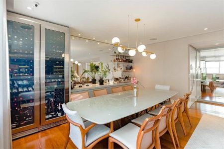 Apartamento à venda com 3 quartos, 210m² em Itaim Bibi, São Paulo