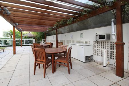 Apartamento à venda com 95m², 2 quartos e 2 vagasÁrea comum - Piscina