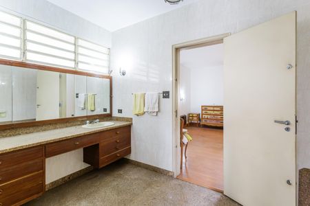 Casa à venda com 375m², 3 quartos e 3 vagasBanheiro da Suíte