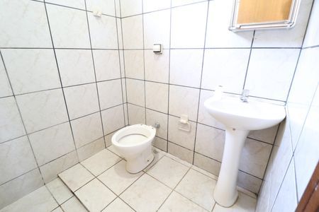 Banheiro Social de casa para alugar com 2 quartos, 95m² em Santa Mônica, Uberlândia