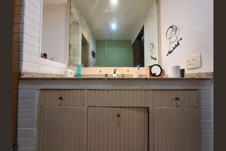 Apartamento à venda com 224m², 3 quartos e 2 vagas Apartamento à venda com 224m², 3 quartos e 2 vagasBanheiro da suíte 2