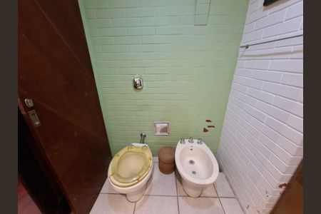 Apartamento à venda com 224m², 3 quartos e 2 vagas Apartamento à venda com 224m², 3 quartos e 2 vagasBanheiro da suíte 2