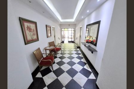 Apartamento à venda com 224m², 3 quartos e 2 vagas Apartamento à venda com 224m², 3 quartos e 2 vagasHall de entrada