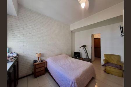 Apartamento à venda com 224m², 3 quartos e 2 vagas Apartamento à venda com 224m², 3 quartos e 2 vagasSuíte 1