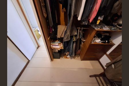 Apartamento à venda com 224m², 3 quartos e 2 vagas Apartamento à venda com 224m², 3 quartos e 2 vagasCloset