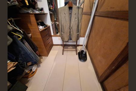 Apartamento à venda com 224m², 3 quartos e 2 vagas Apartamento à venda com 224m², 3 quartos e 2 vagasCloset