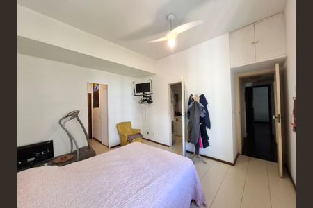 Apartamento à venda com 224m², 3 quartos e 2 vagas Apartamento à venda com 224m², 3 quartos e 2 vagasSuíte 1