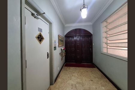 Apartamento à venda com 224m², 3 quartos e 2 vagas Apartamento à venda com 224m², 3 quartos e 2 vagasCorredor do prédio