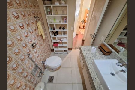 Apartamento à venda com 224m², 3 quartos e 2 vagas Apartamento à venda com 224m², 3 quartos e 2 vagasBanheiro 2