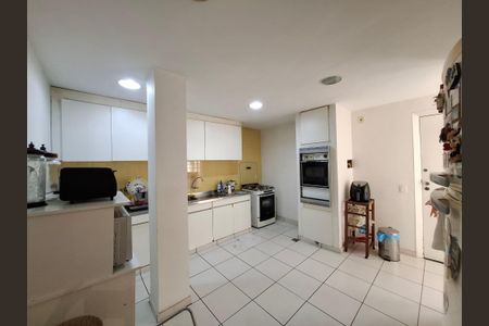 Apartamento à venda com 224m², 3 quartos e 2 vagas Apartamento à venda com 224m², 3 quartos e 2 vagasCozinha