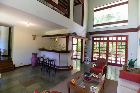 Casa à venda com 381m², 5 quartos e 4 vagas Casa à venda com 381m², 5 quartos e 4 vagasSala