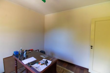 Casa à venda com 381m², 5 quartos e 4 vagas Casa à venda com 381m², 5 quartos e 4 vagasQuarto 3