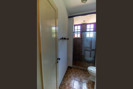 Casa à venda com 381m², 5 quartos e 4 vagas Casa à venda com 381m², 5 quartos e 4 vagasBanheiro Social