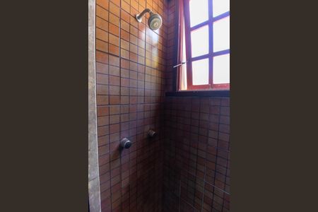 Casa à venda com 381m², 5 quartos e 4 vagas Casa à venda com 381m², 5 quartos e 4 vagasBanheiro Social