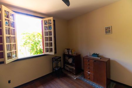 Casa à venda com 381m², 5 quartos e 4 vagas Casa à venda com 381m², 5 quartos e 4 vagasQuarto 2