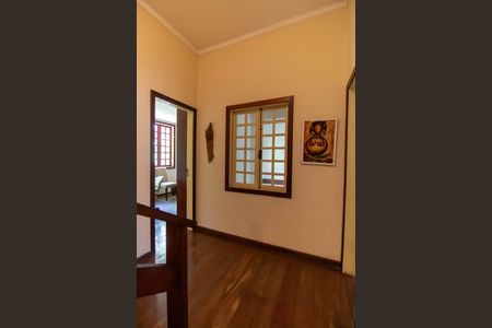 Casa à venda com 381m², 5 quartos e 4 vagas Casa à venda com 381m², 5 quartos e 4 vagasCorredor